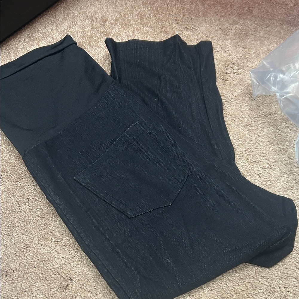 Black maternity Ribbed Stretch Capri bin c c40